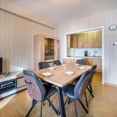 In Belgium 50m From The Sea, Cleaning Included דירה