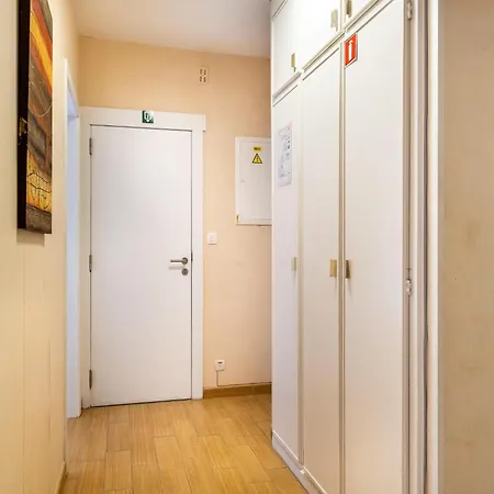 In Belgium 50m From The Sea, Cleaning Included קוקסיידה